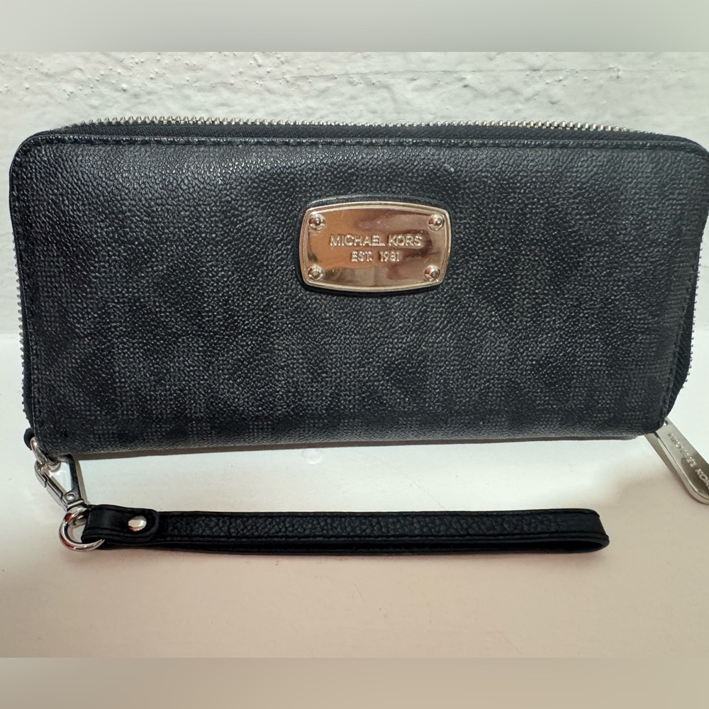 Michael Kors Black Zip Wallet